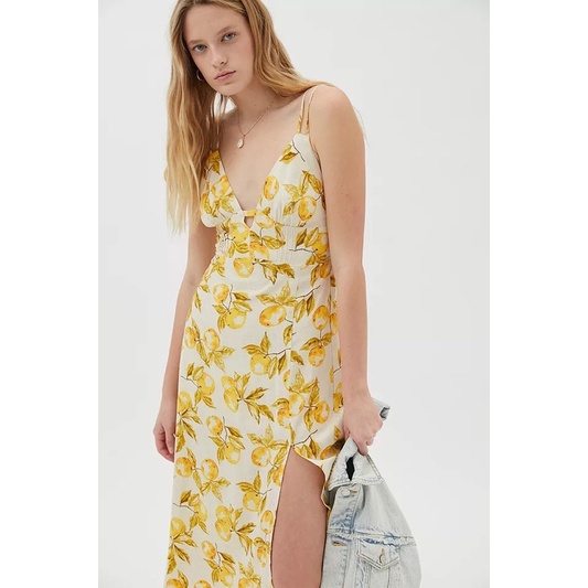 Đầm midi Urban Outfitters có ảnh thật khách mặc