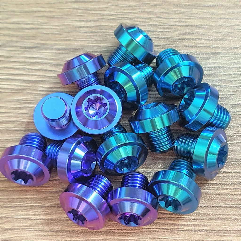 Ốc chân gương, chân kính titan GR5 10li10 đầu dù gắn Wave, Sirus, Winner X, Exciter 150 và nhiều dòng xe tương thích