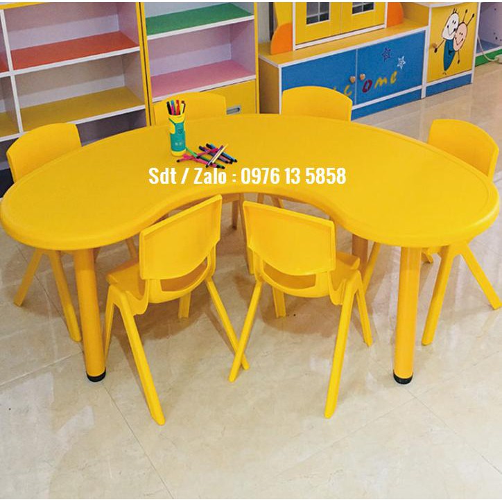 bàn nhựa hình bán nguyệt cho bé mầm non nhập khẩu, thiết bị mầm non