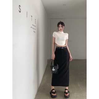 Set áo croptop cổ cao và chân váy dài trending