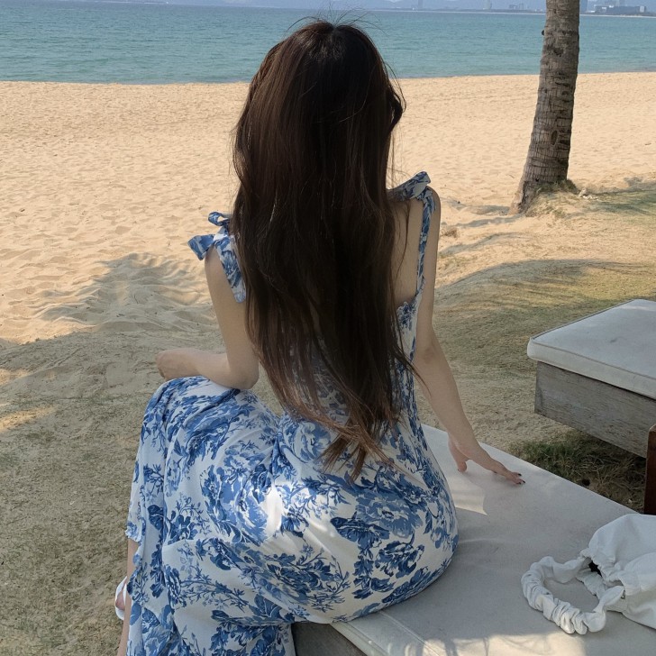 Đầm Chiffon Hai Dây Đuôi Cá Họa Tiết Gốm Sứ Trắng Xanh Phong Cách Hàn Quốc | BigBuy360 - bigbuy360.vn