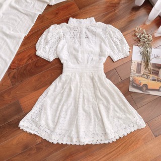 ĐẦM REN ĐỤC LỖ HỞ NƠ LƯNG