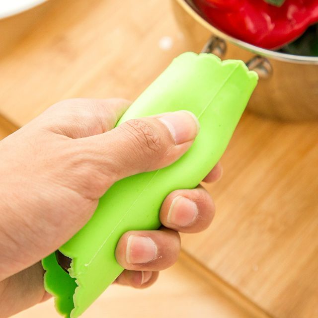 Dụng cụ lột vỏ tỏi bằng tay,,,