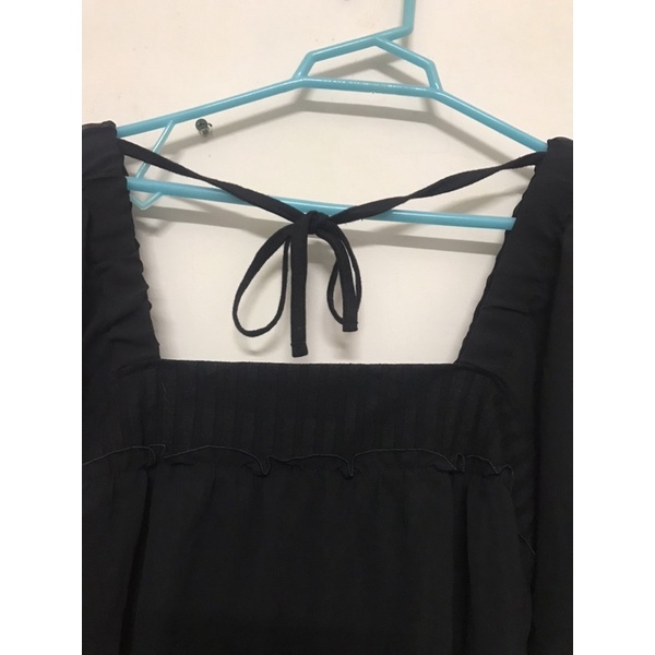 Váy voan đen kiểu lạ