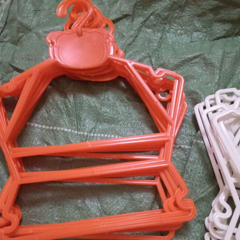 Móc quần áo giá rẻ, móc bộ sz bé 1-3tuổi siêu rẻ đẹp bộ bé xoay