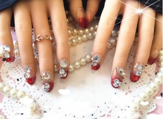 Móng giả trang trí đính đá sẵn các kiểu.