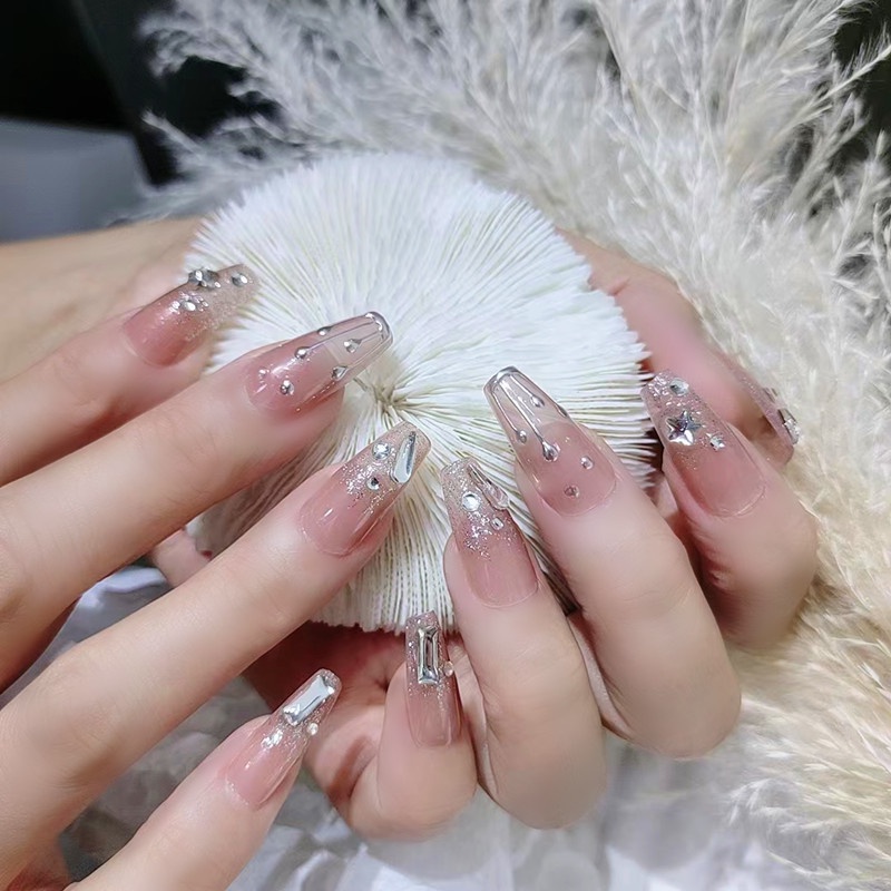 Sản Phẩm Hoàn Thiện Móng Tay Giả Màu Trắng Thiết Kế Móng Tay Nghệ Thuật