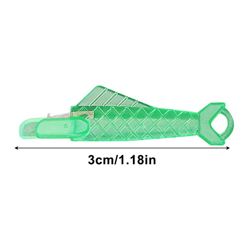 Dụng Cụ Xỏ Chỉ Bằng Nhựa Hình Con Cá