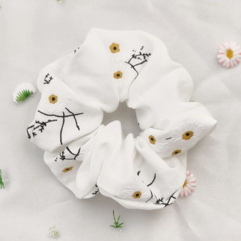 Dây buộc tóc scrunchies hoa cúc trắng