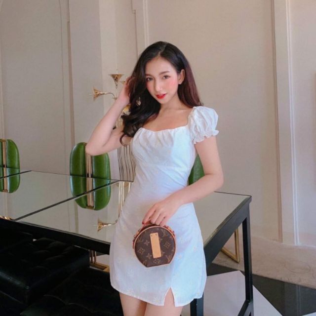 Đầm hoa cúc trắng cổ nhún xẻ tà