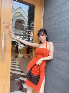 Đầm yếm xẻ tà