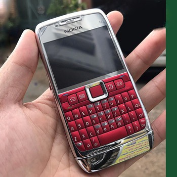 ĐIỆN THOẠI CỔ GIÁ RẺ NOKIA E71 ZIN KÈM PIN SẠC