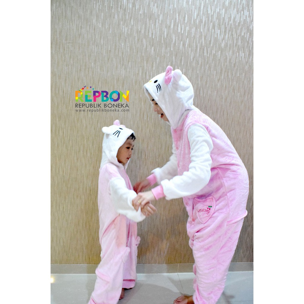 Bộ Pijama Hello Kitty Cho Người Lớn Và Trẻ Em