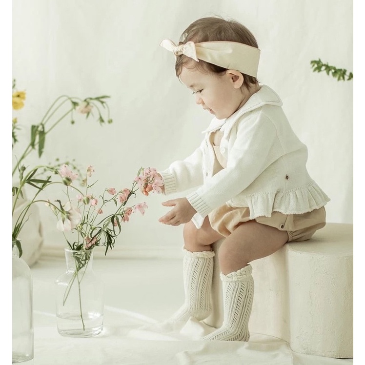 Tất ren bèo trắng xinh xắn cho bé