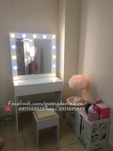 Bàn trang điểm có đèn giá rẻ