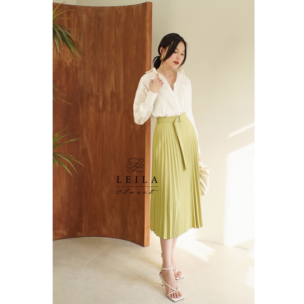 Chân váy midi dập ly Leila Closet.