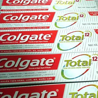 Kem đánh răng Colgate Total chăm sóc răng miệng toàn diện (190gr)