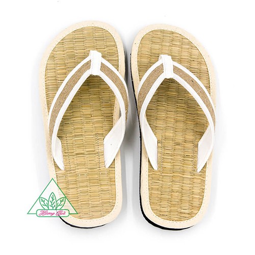 Dép khách sạn Hương Quế DKS-09 làm từ lụa tơ tằm, vải cotton, lớp đế cao su xốp cho đôi chân thơm, mát và khô thoáng
