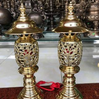 Đôi đèn thờ gia tiên
