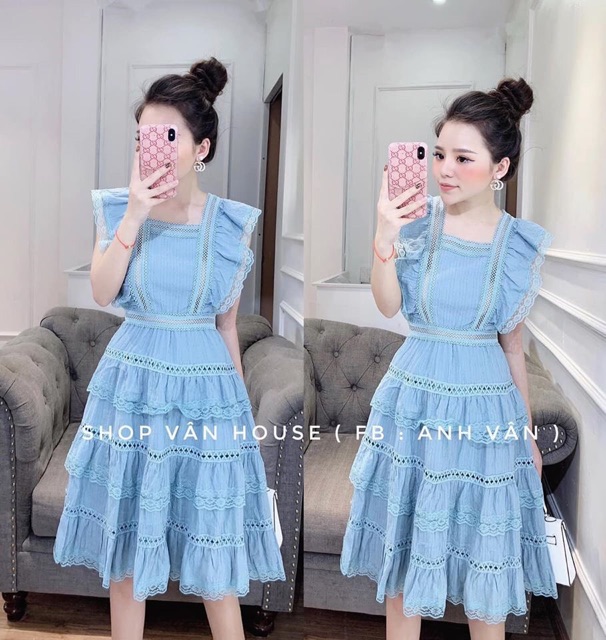 Đầm dáng xòe xếp tầng màu trơn phối ren đục lỗ tay cánh tiên cổ vuông