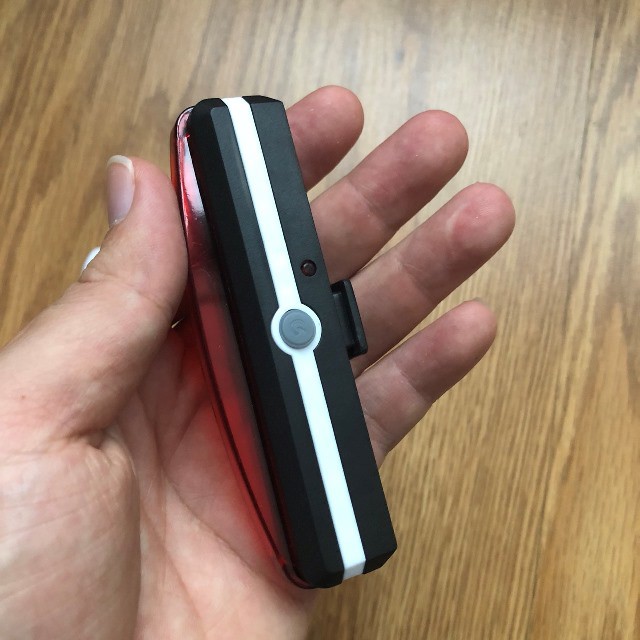 Đèn đuôi sau tín hiệu cảnh báo xe đạp cao cấp – DX05