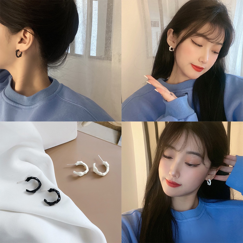 1 đôi bông tai ngắn hình chữ C màu sắc đơn giản cá tính