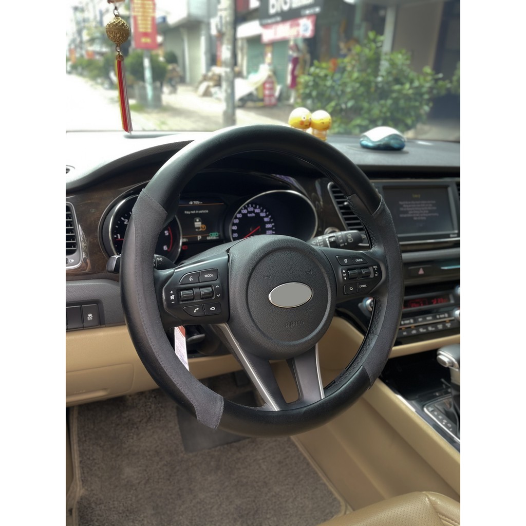 Bọc vô lăng New Banked cao cấp chính hãng UBAUTO phù hợp các dòng xe ô tô có vô lăng 36-38cm