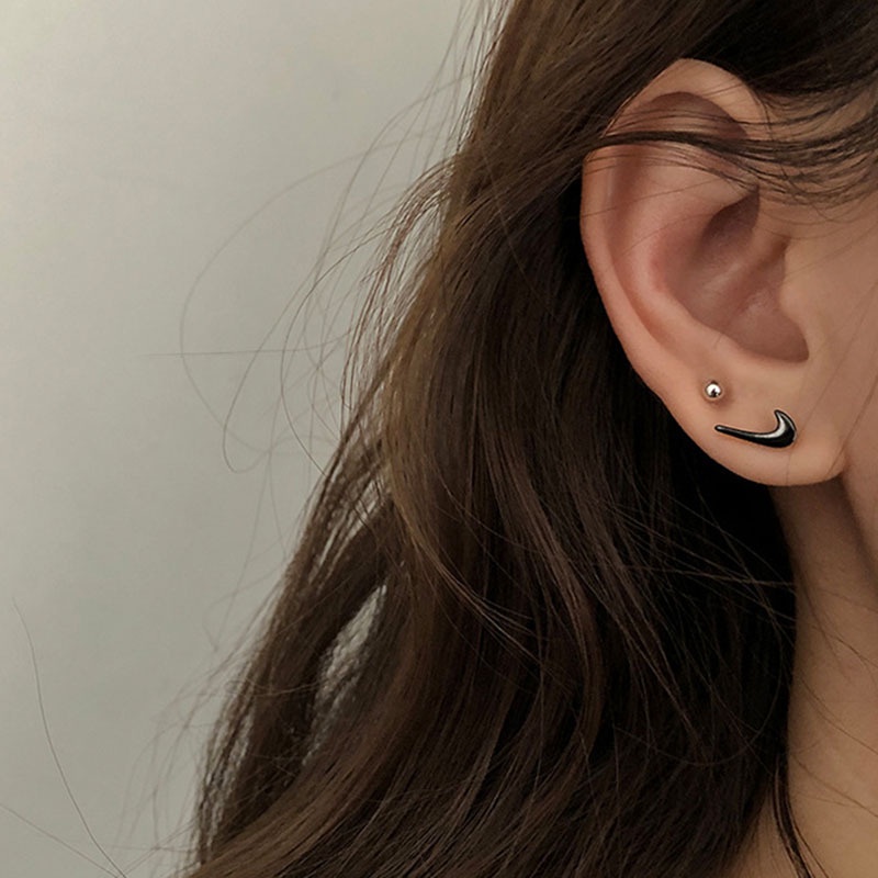 【Kifli】Hoa tai đinh tán kiểu thương hiệu hợp xu hướng đơn giản phong cách đường phố dành cho nam và nữ