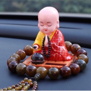 Tượng may mắn Thầy Chùa Gõ Mỏ Tụng Kinh trang trí ô tô, phong thủy, bàn làm việc năng lượng mặt trời Chú tiểu gõ mỏ đẹp