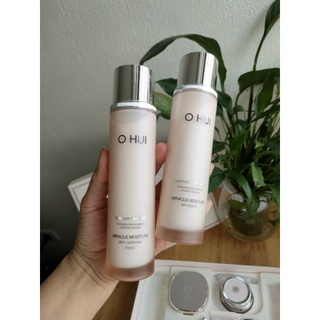 Bộ dưỡng Ohui hồng Miracle Moisture tặng phấn