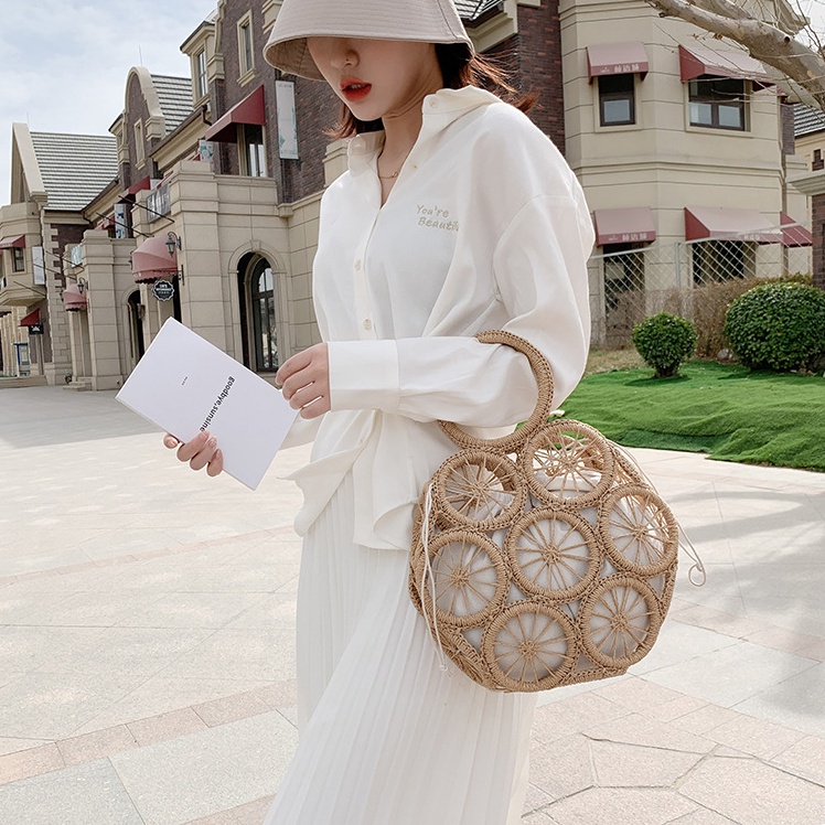 Túi xách đan rơm hình tròn phong cách thời trang nữ tính