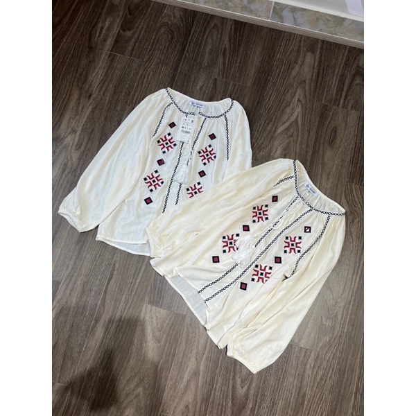 Áo thô thêu 330k -> 230k