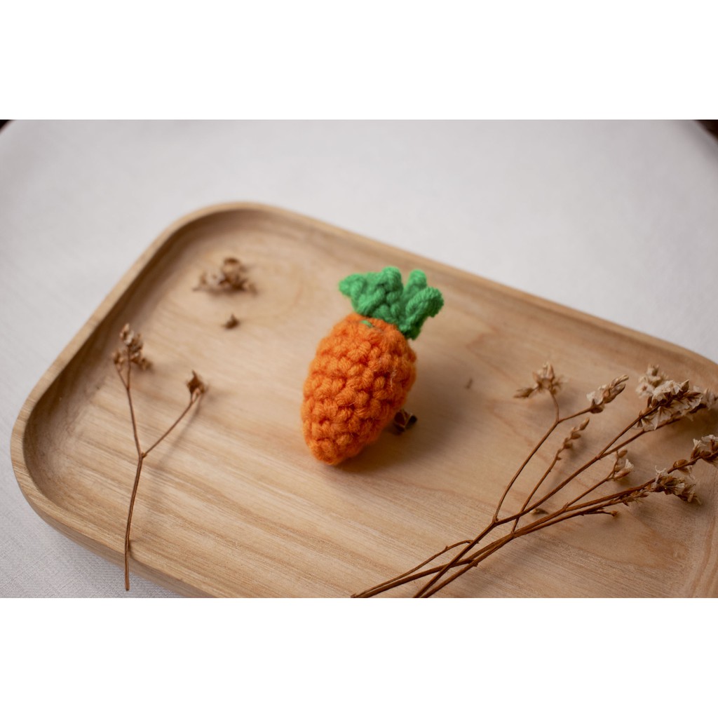 Huy hiệu/ Pin button cài áo balo móc bằng len