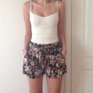 Quần short nữ forever21 tím hoa lá