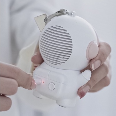 Hoạt Hình Quạt mini Cầm Tay Hình Phi Hành Gia Có Đèn Sạc usb