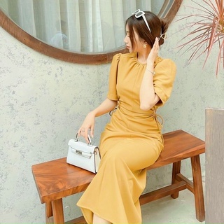 Đầm váy cổ tròn khoét eo