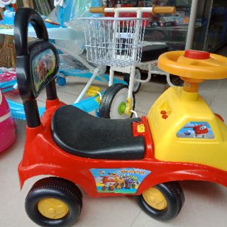 Xe minion ngồi trượt cho bé