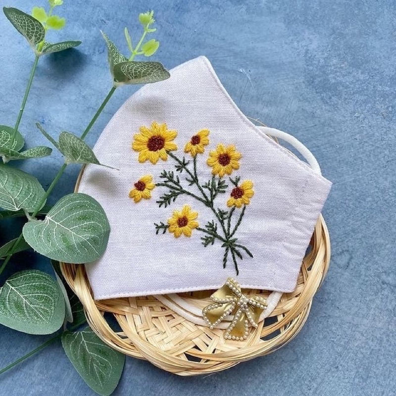 Khẩu trang vải linen thêu tay