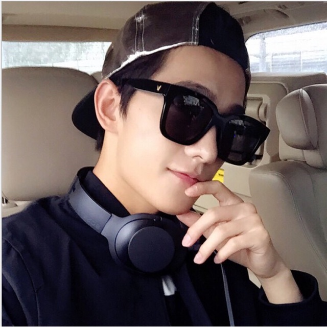 KÍNH V ĐEN NAM NỮ THỜI TRANG HÀNG LOẠI 1 | BigBuy360 - bigbuy360.vn