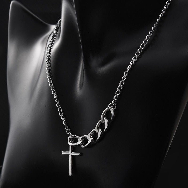 Vòng cổ Hai Lớp Mặt Hình Bướm Và Thánh Giá Phong Cách Hàn Quốc