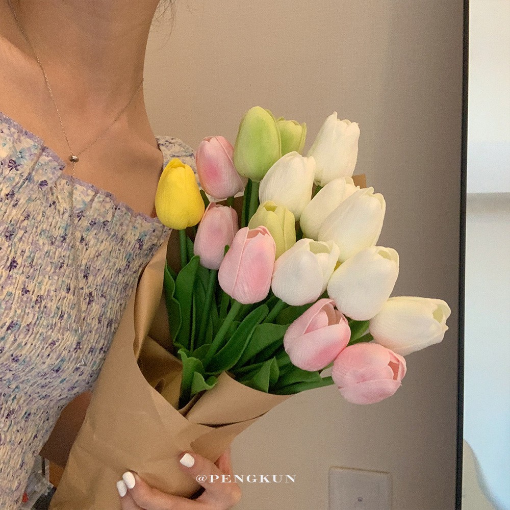 Cành hoa tulip giả trang trí nội thất đẹp mắt