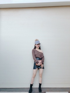 Áo thun lệch vai