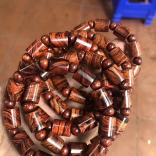 Vòng gỗ sưa đốt trúc