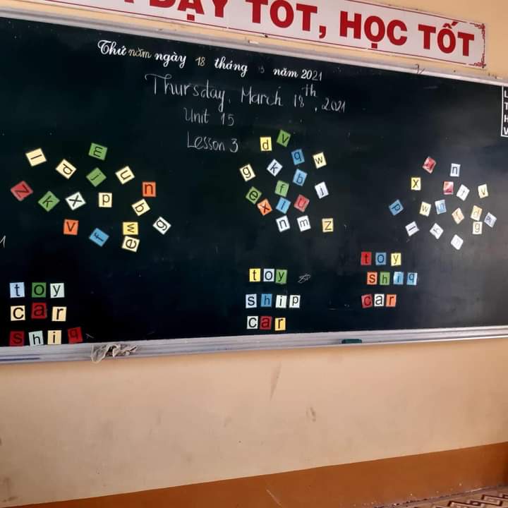 Bộ 26 Chữ Cái Tiếng Anh Ép Plsatic, kích thước 6cm (Sẵn nam châm dính bảng)