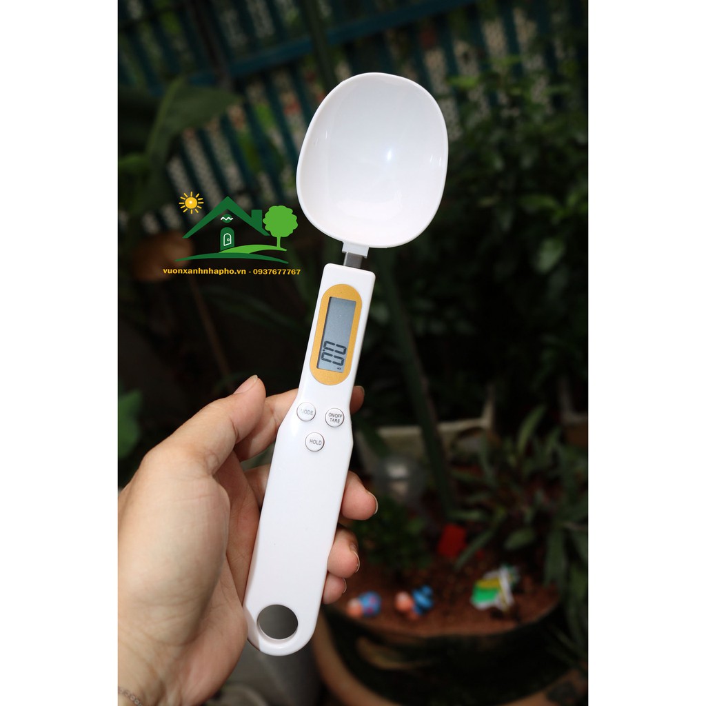 Cân điện tử bằng muỗng màu đen và trắng kèm pin cân được 300g-500g/0.1g - CÂN MUỖNG ĐIỆN TỬ