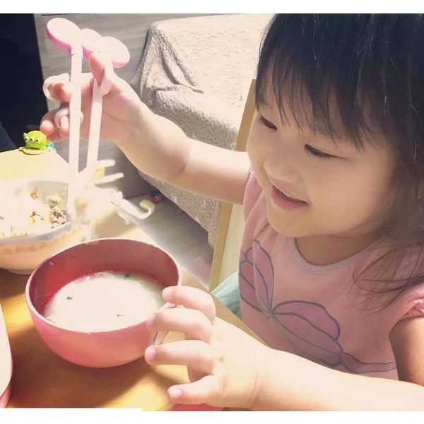 Đũa xỏ ngón tập ăn Edison cho bé từ 18+ trở lên made in Korea