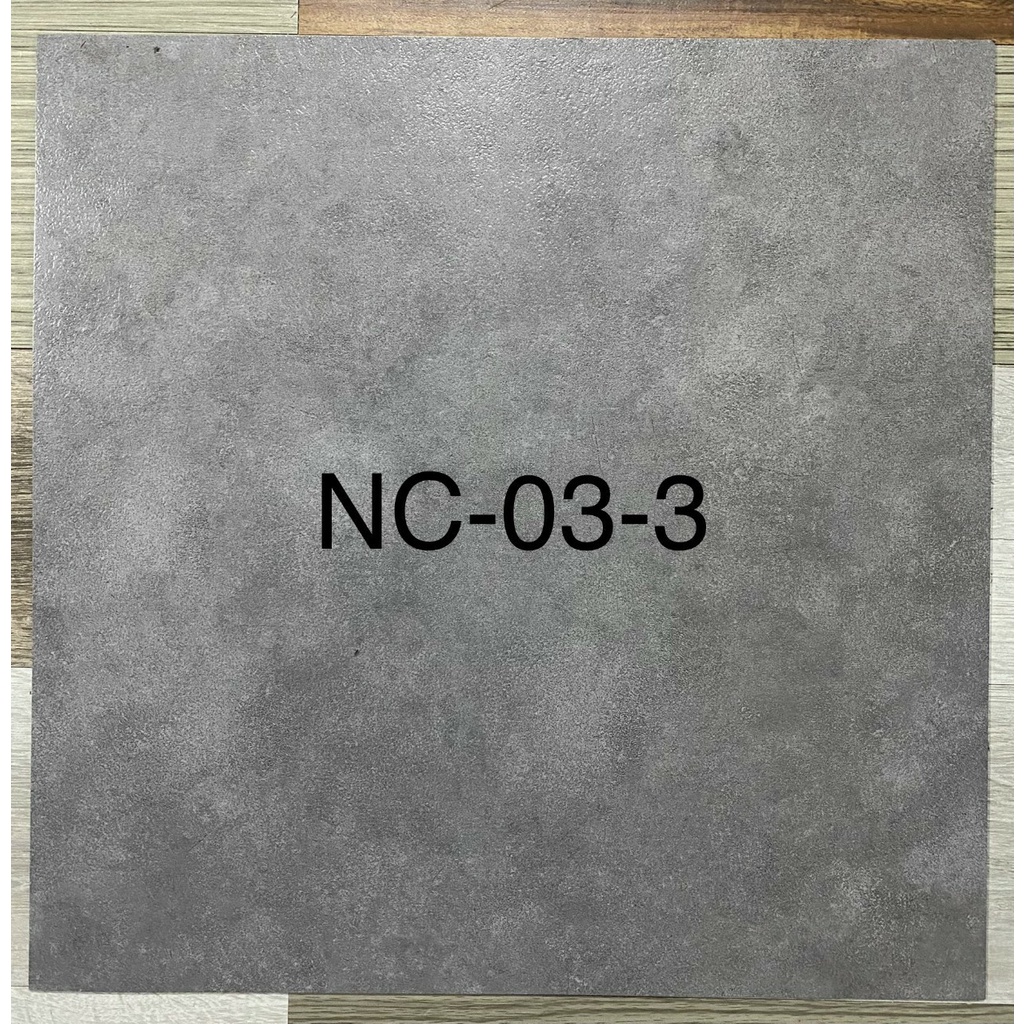 1 mét vuông sàn nhựa vân bê tông, tấm vuông, có keo sẵn, chỉ bóc là dán, kt 45.7x45.7cm
