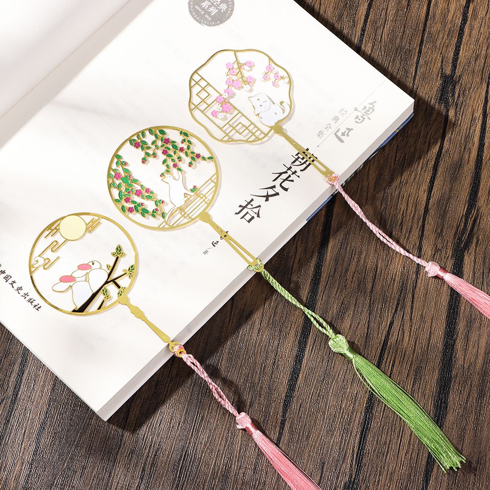 Thẻ Đánh Dấu Trang Sách Bằng Kim Loại Thiết Kế Đục Lỗ Phối Tua Rua Phong Cách Retro