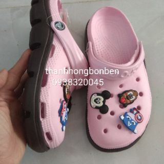 Dép sục kèm 6 stickers/ jibbits(form hơi nhỏ)