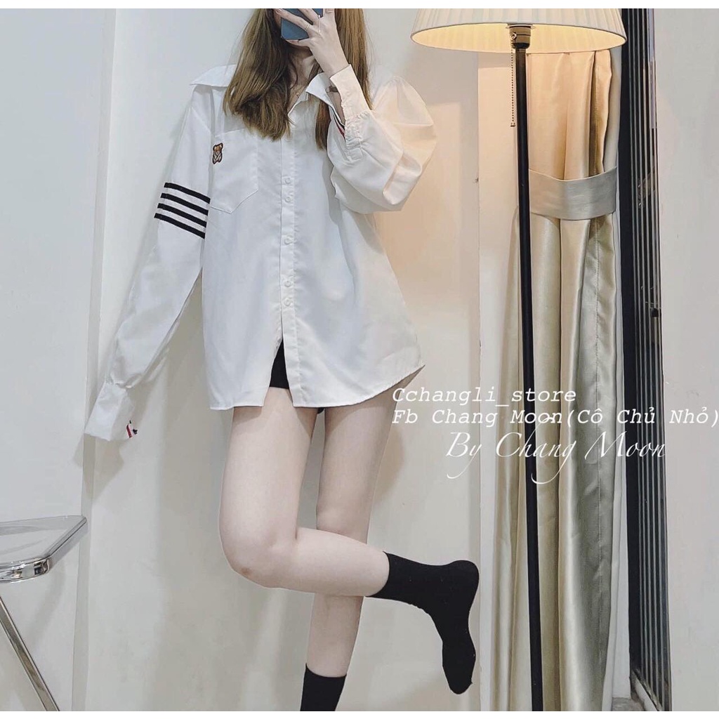 Sơ mi Thom Brown dài tay thêu gấu nổi, sơ mi trắng 3 sọc tay chất thô lụa mềm mại, form rộng giấu quần